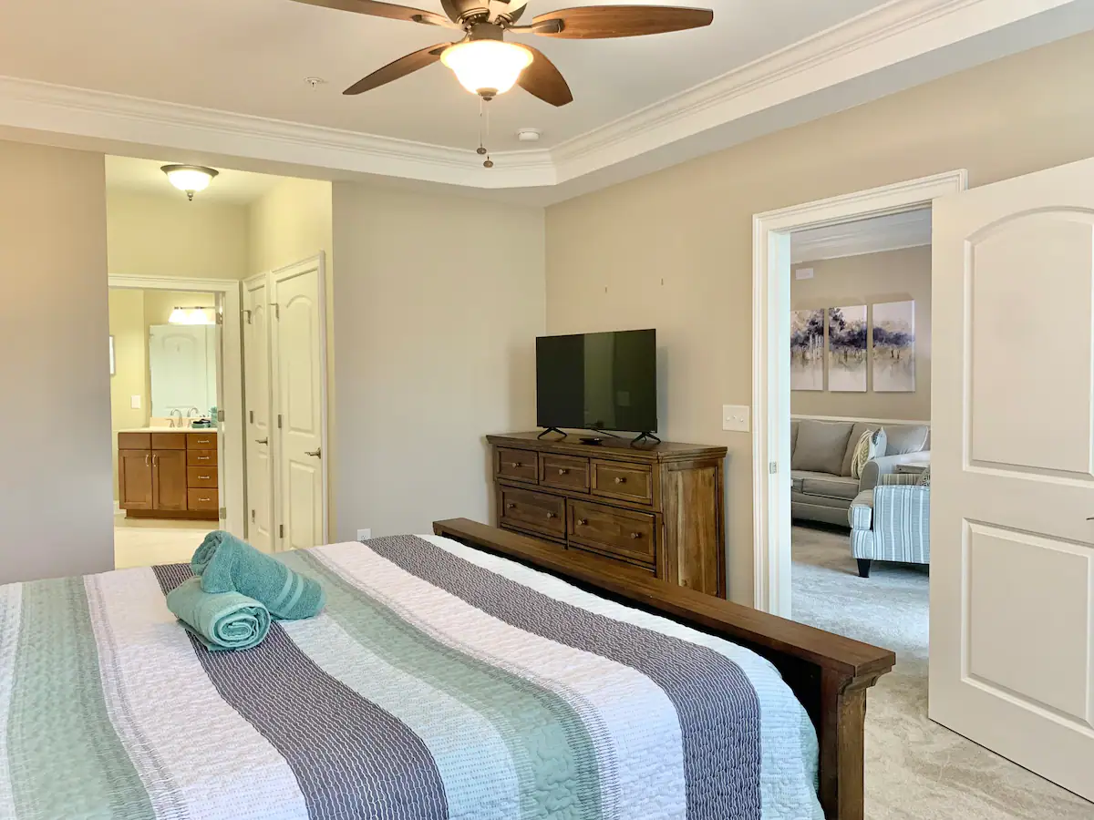 The Green View Villa - Master Bedroom with Bathroom